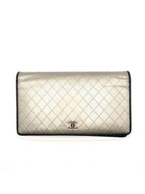 Authentic CHANEL CC Bicolor Silver x Black Leather Bifold Long Wallet EUC